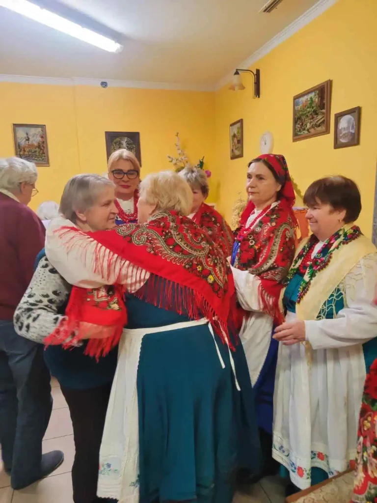 Powitanie zespołu ludowego Niesięcin w DPS