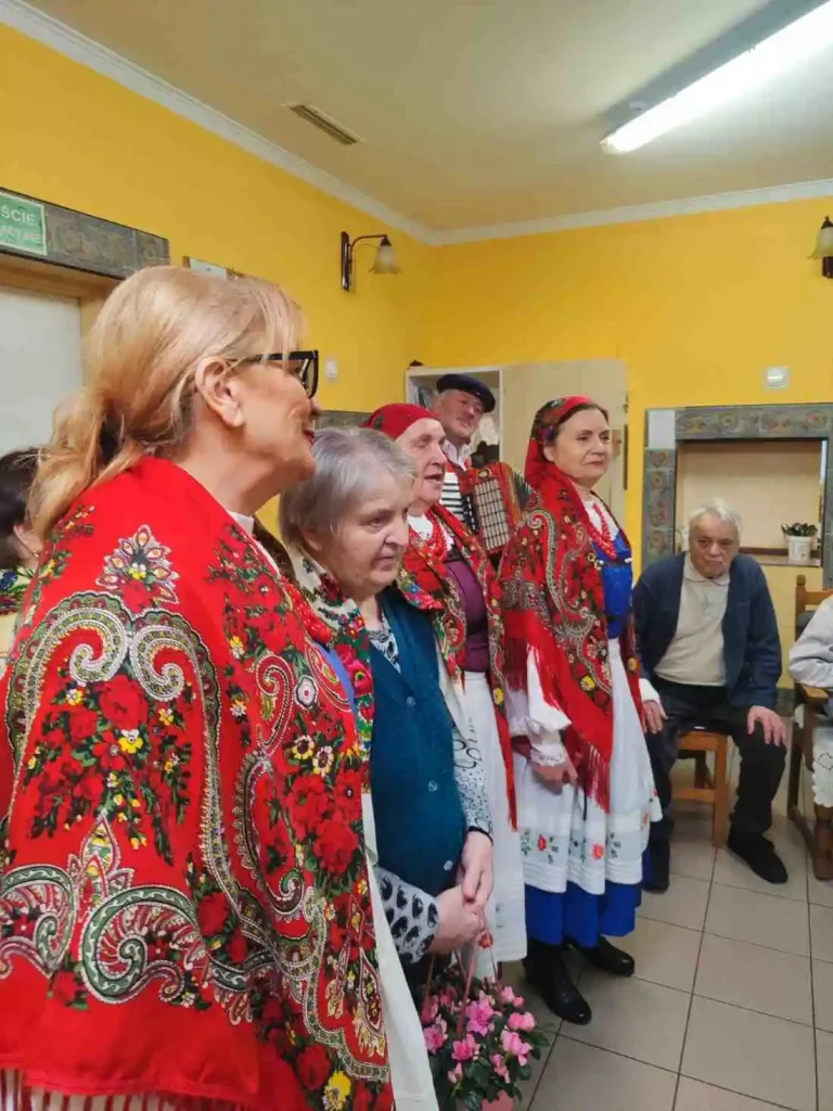 Zespół ludowy w domu seniora Nad Strumykiem