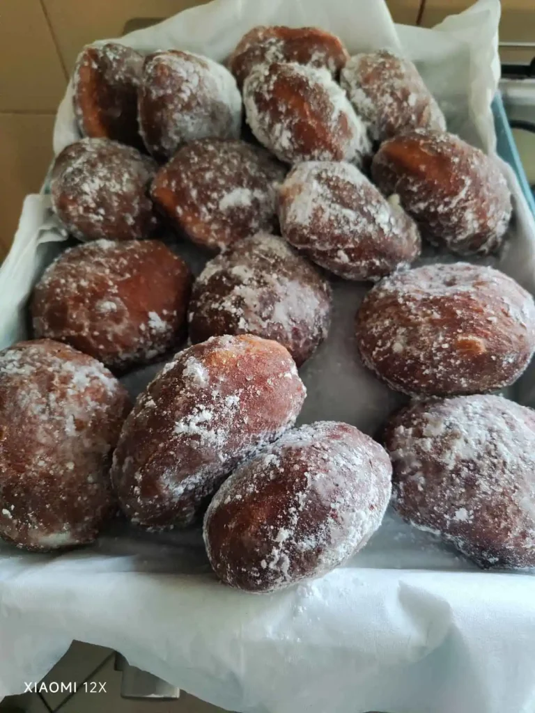 Domowe pączki do kawy